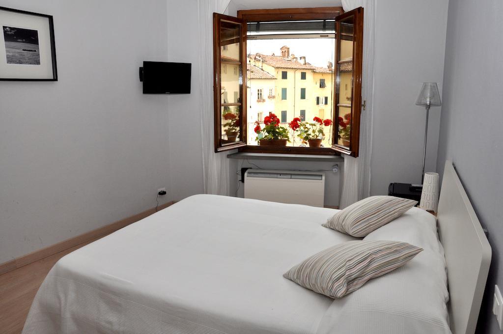 At Home Bed And Breakfast Λούκα Δωμάτιο φωτογραφία